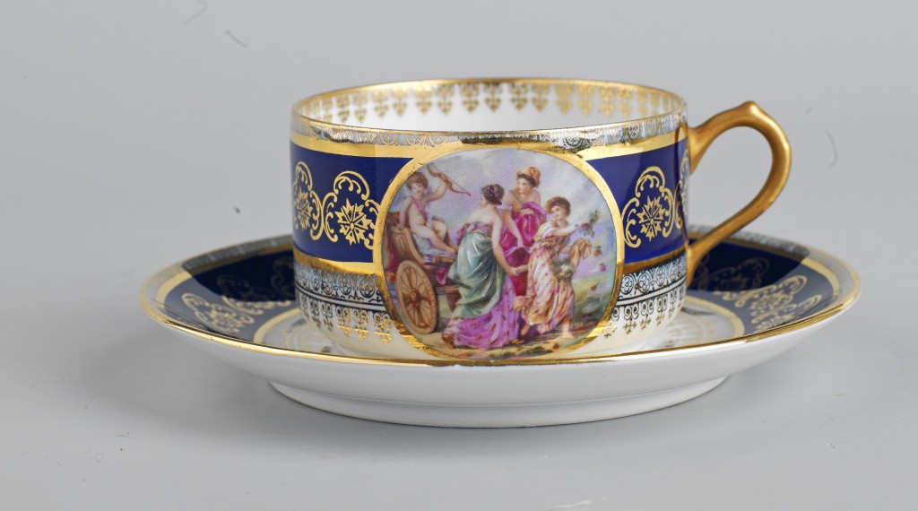 6-Fincan takımı-Fransız-19-yüzyıl-Porselen-Topkapı-Sarayı-Müzesi-265572